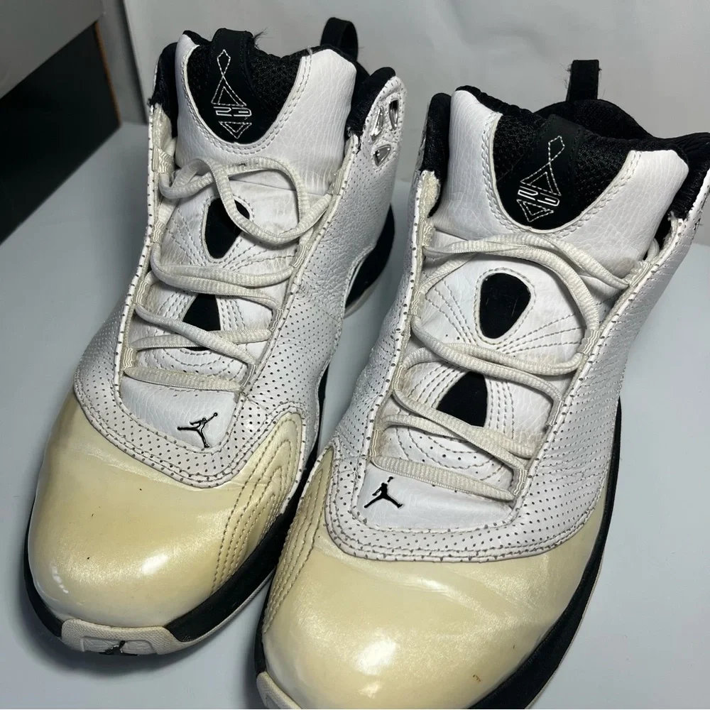 Jordan Dentro 2008 Vintage White Black Basketball Sneakers Men's Size 10.5